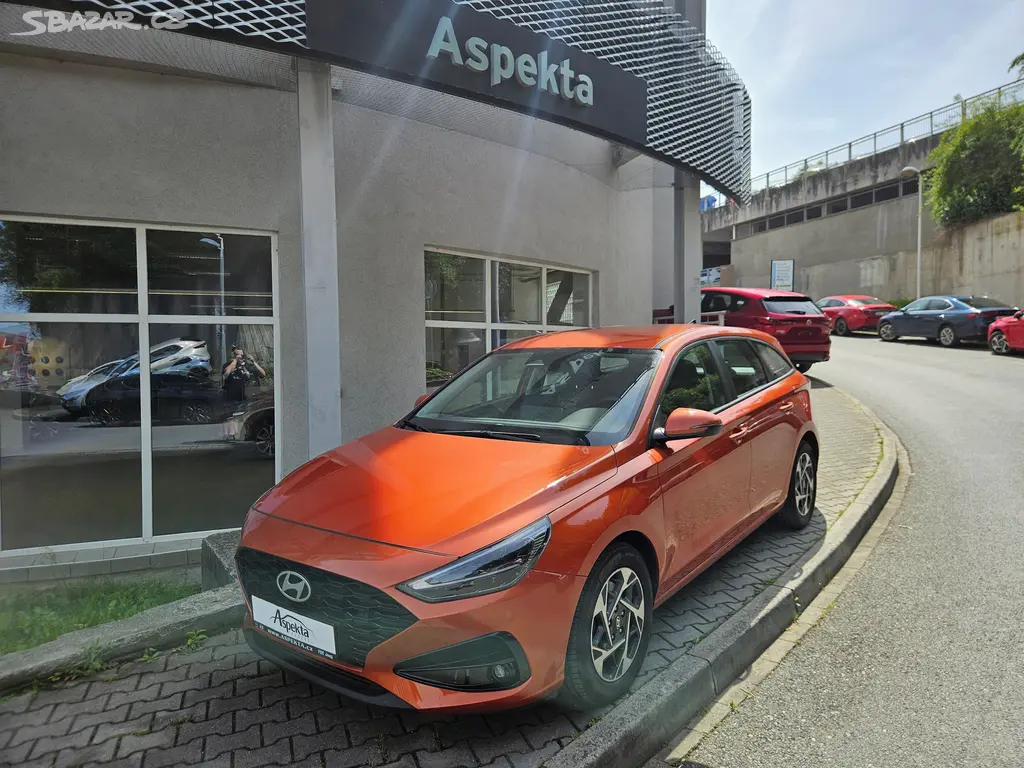 Hyundai i30, 1.5i Comfort, serv.kn., 1.maj.